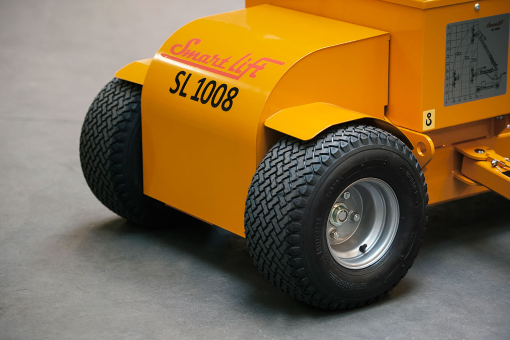 SL1008-front-panel-wheels